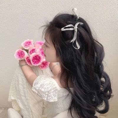 新生代小生被曝被拍到同回酒店，长达一周演唱会后台画面流出